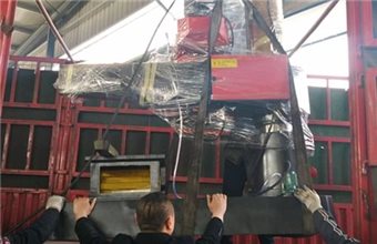 成都王經理采購的Z3040搖臂鉆床完成裝車